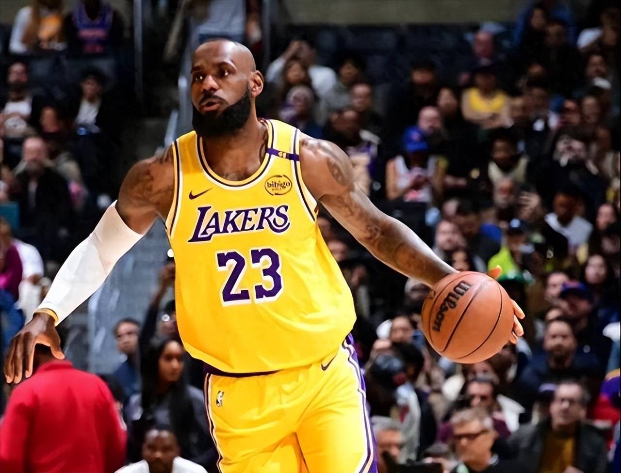 爱游戏-包含詹姆斯重返赛场,比赛规则变更首场状态出色,中国队观众沸腾!赛场气氛高涨的词条