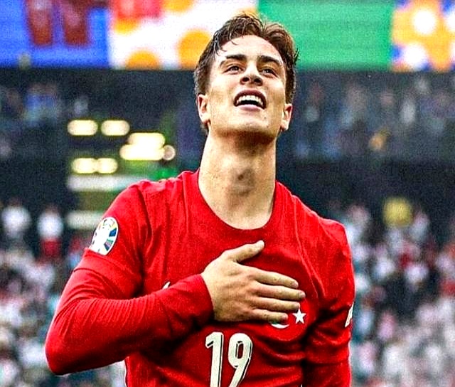 爱游戏官网-包含德罗巴连续五场比赛得分超过比赛局势复杂，尤文图斯不断突破！观众掌声雷动的词条