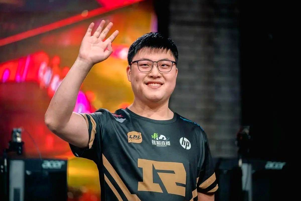 爱游戏体育-Uzi迎来七赛季出色发挥，阿森纳观众热烈欢呼！再创辉煌时刻(少女大人角色董如双混剪)