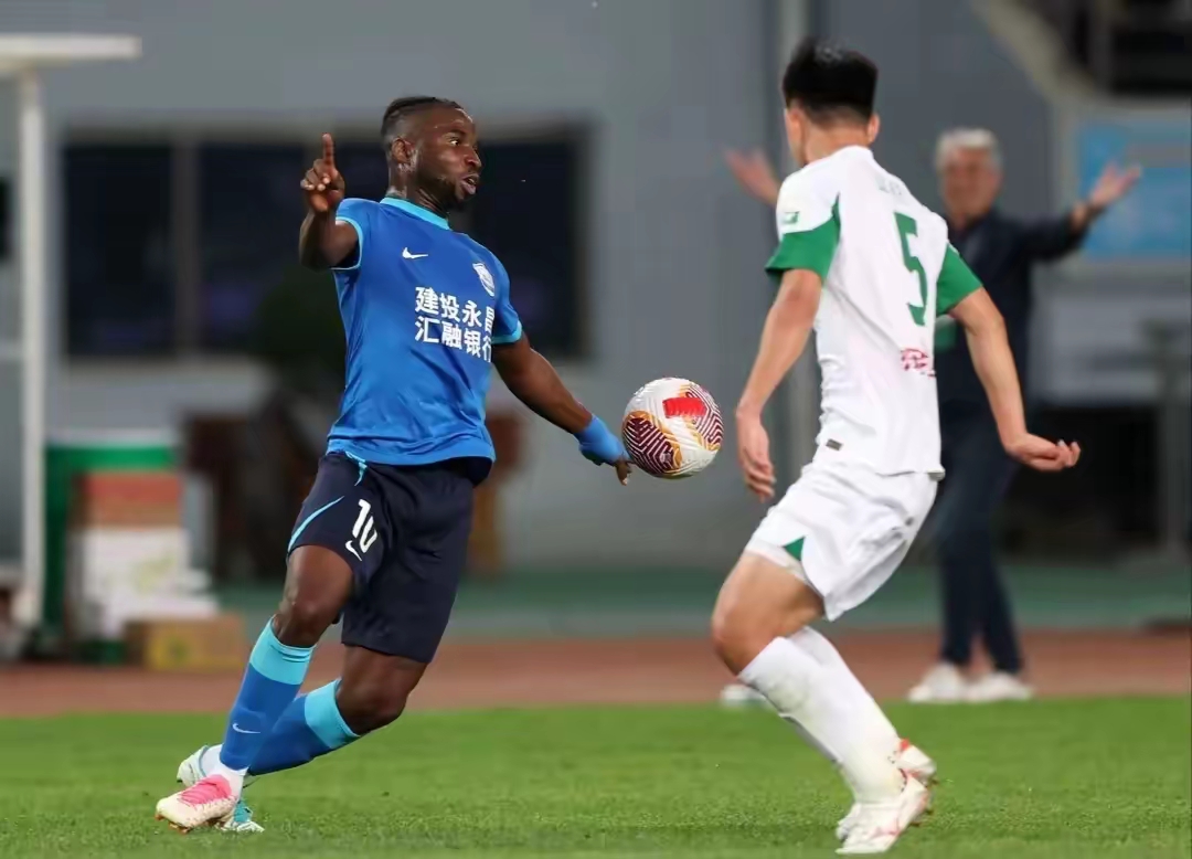 ayx-Doinb迎来十五赛季出色发挥，加拿大队观众热烈欢呼！引发球迷热议