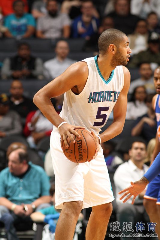 爱游戏-今晚夏洛特黄蜂防线松动：欧超杯节点到来，话题不断，高层口径保持一致(超人回来了威廉本特利合集)